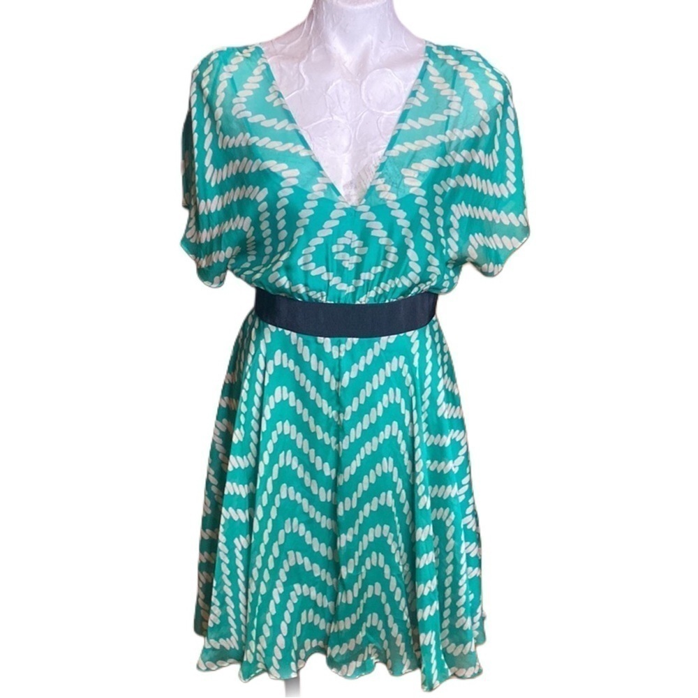 MILLY of NY chiffon silk Dress in Green cream Size 8 Mini Flare Dress sz 8